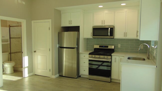 Building Photo - 6642 Forbes Ave