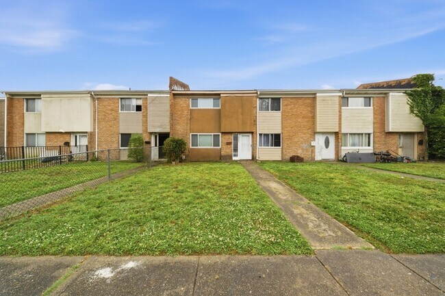 Foto del edificio - 3321 Rainier Ct