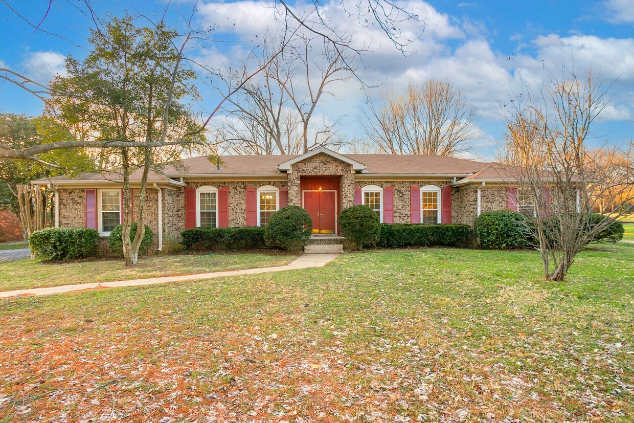 Foto principal - Beautifully Renovated Brentwood Home