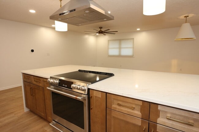 Building Photo - Newly Updated & Renovated Carmel Home!