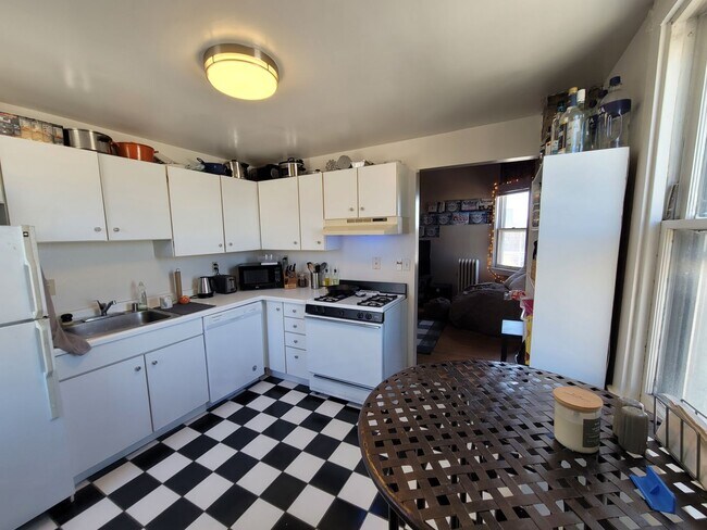 Interior Photo - 1210-12 Van Buren