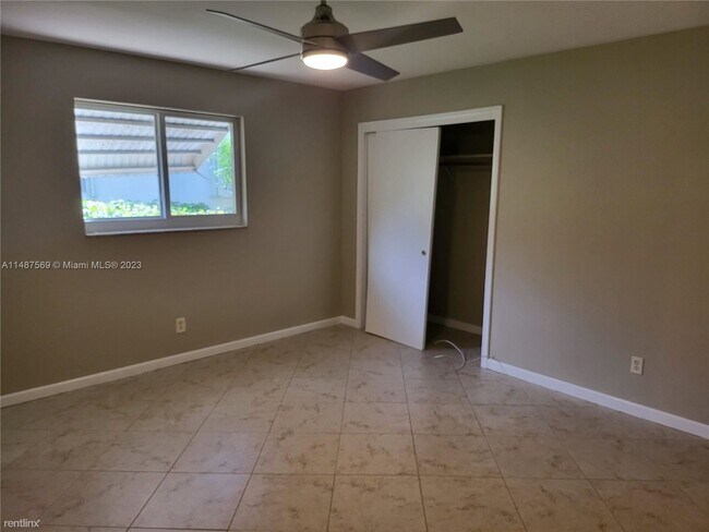 Foto del edificio - 3 br, 2 bath House - 4331 SW 54th Ct # B