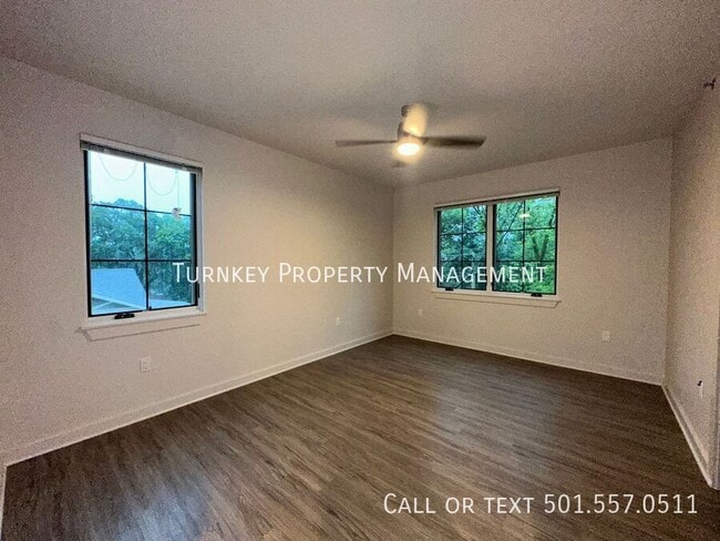 Foto del edificio - 3223 Kavanaugh Blvd