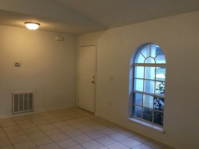 Building Photo - 1006 Gage Avenue