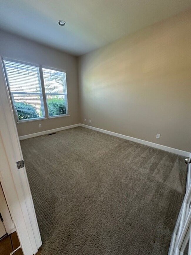 Foto del edificio - Kiley Ranch Golf Course 3 Bedroom Plus Den Home