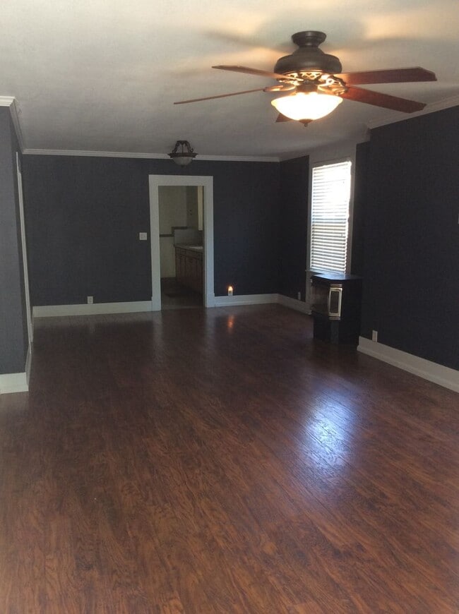 Building Photo - 1304 8th St