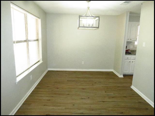 Building Photo - 1403 S Schiller St