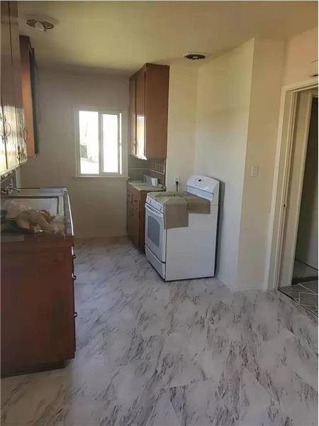 Building Photo - 1641 Pontenova Ave