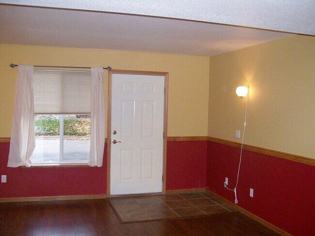 Foto del edificio - 2900 Ross Dr