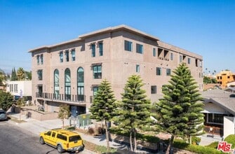 Building Photo - 552 N Hobart Blvd