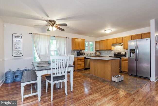 Foto del edificio - 48 Andrews Ct