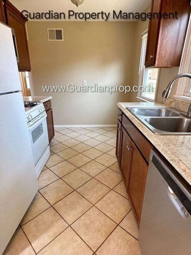 Building Photo - South Minneapolis Single Family Home, Gara...