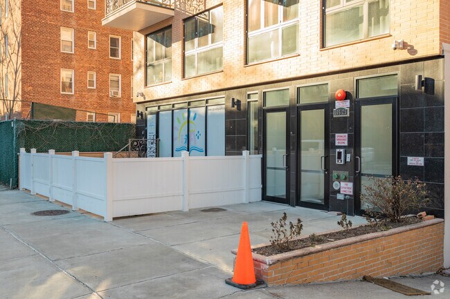 Building Photo - 105-25 65th Rd