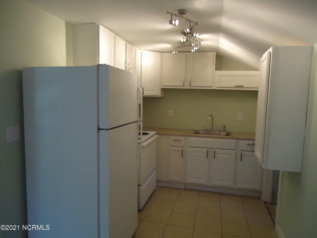 Foto del edificio - 2204 Princess Pl Dr