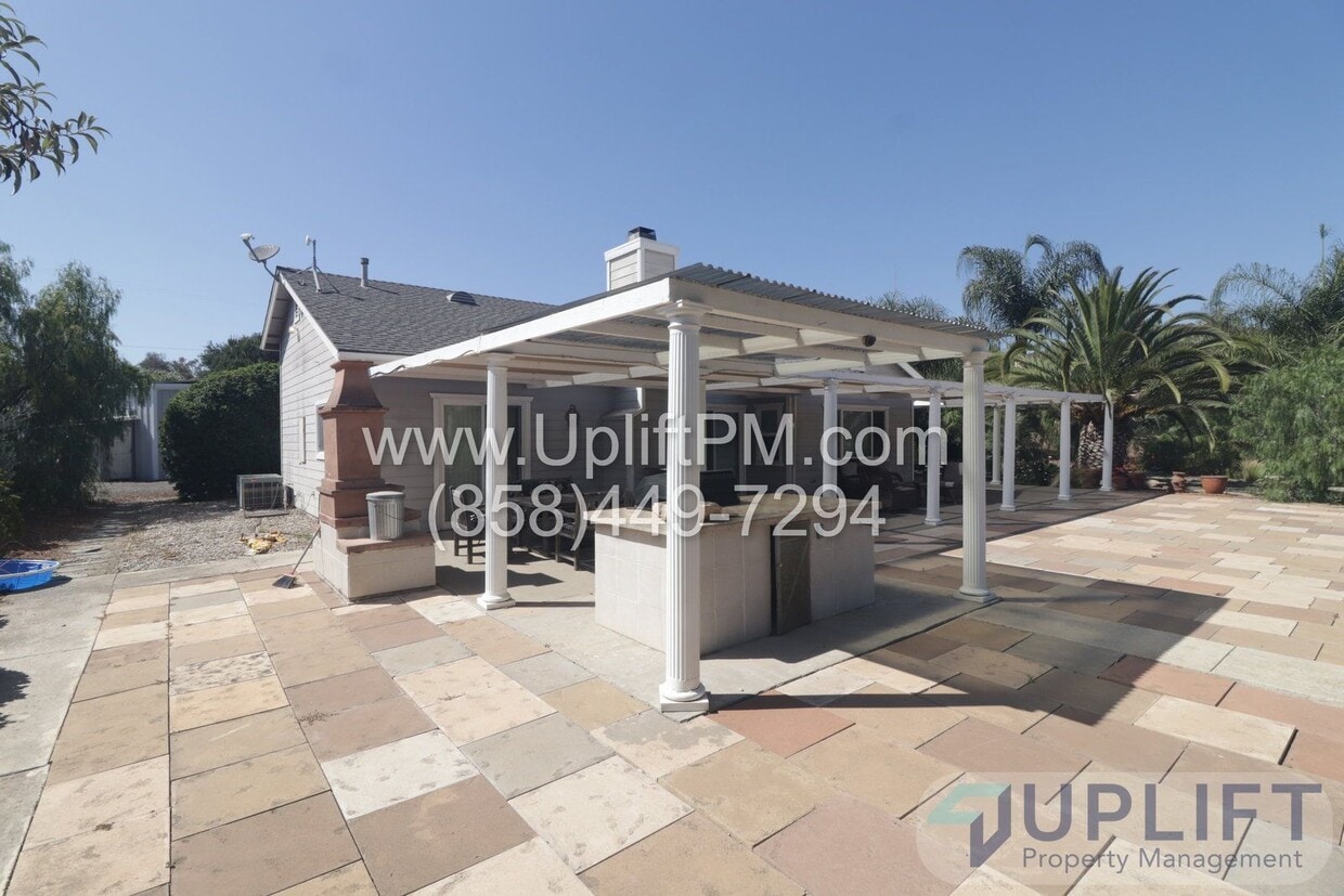 Building Photo - 22845 Vista Ramona Rd
