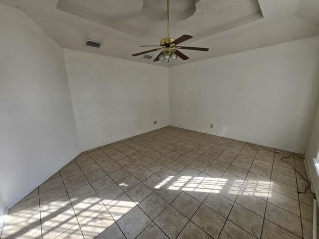 Building Photo - 802 Noel Ln