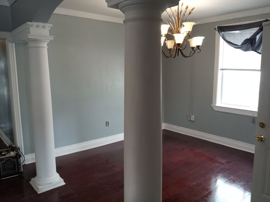 Primary Photo - 2622 Touro St