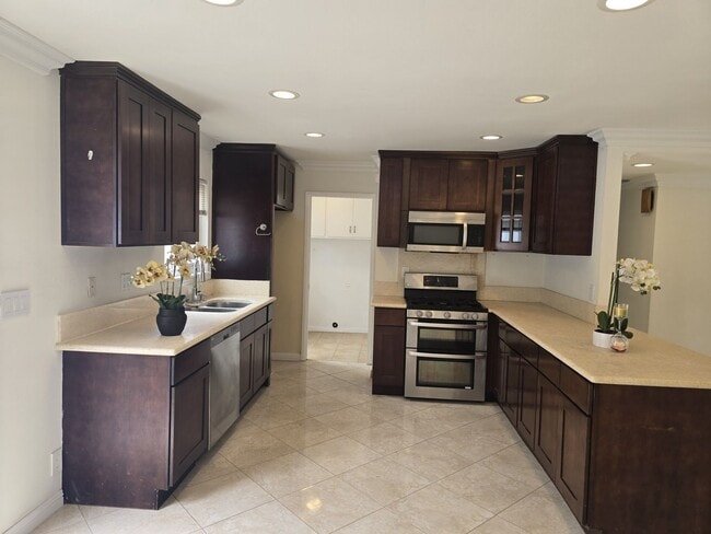 Foto del edificio - Comfortable 4-Bedroom Home in Peaceful Fou...