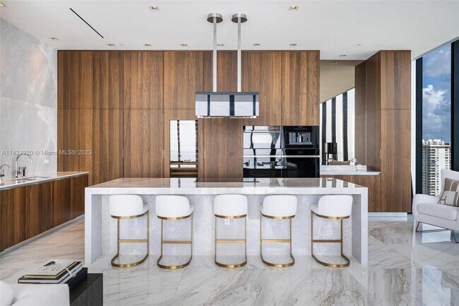 Building Photo - 17141 Collins Ave