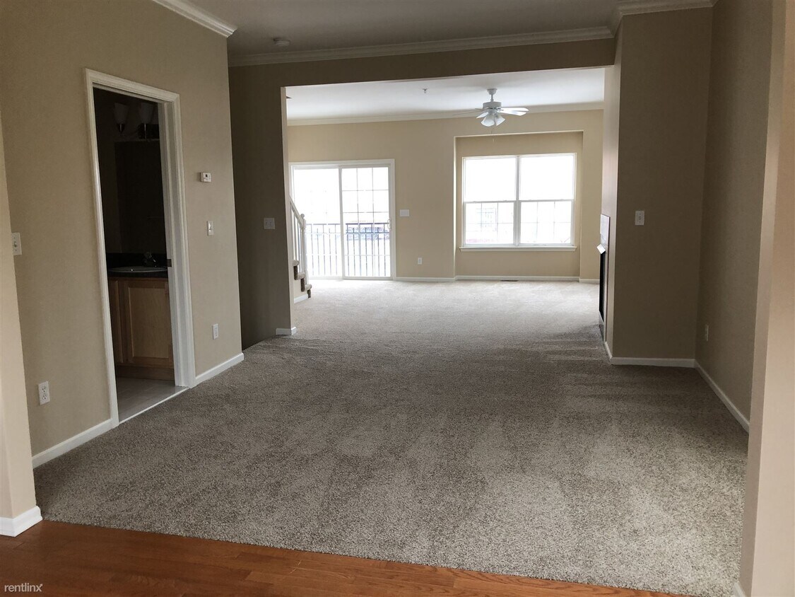 Building Photo - 3 br, 3.5 bath Condo - 22063 Parkview Dr