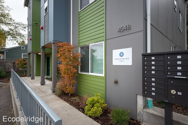 Foto del edificio - 4548-4548 Delridge Way SW