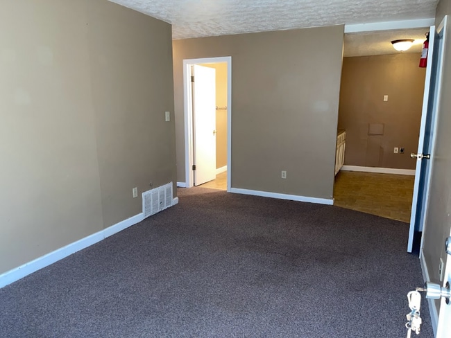 Building Photo - 1392 Summit St