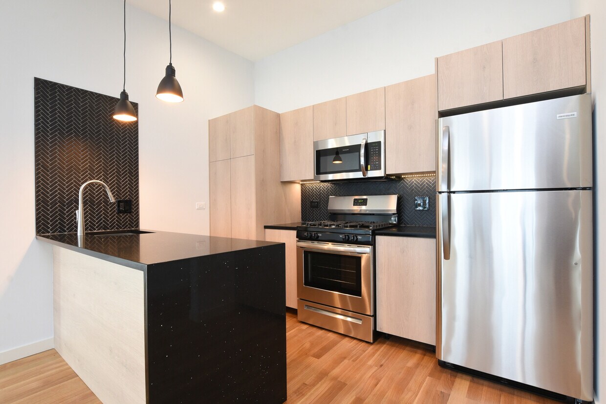 Primary Photo - 3737 W Armitage Ave