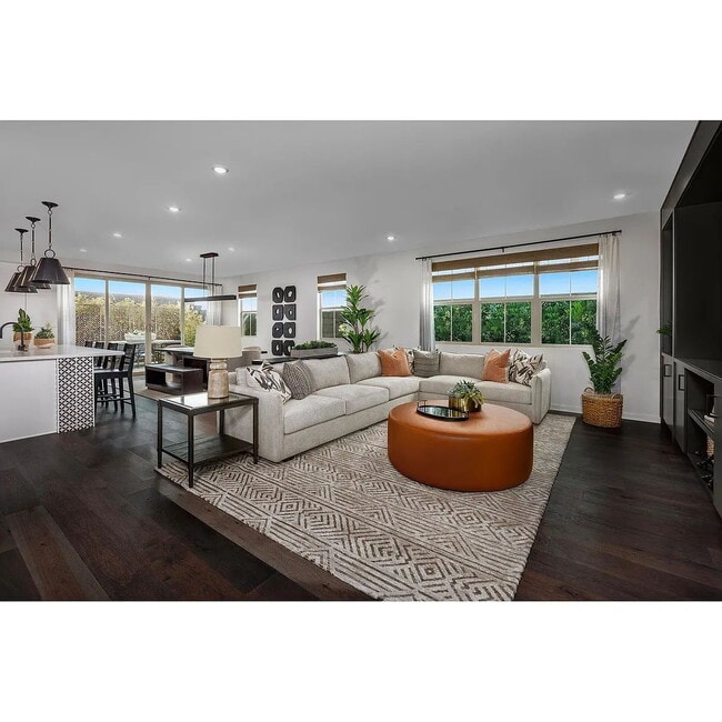 Foto del edificio - PRICE REDUCED! "Spacious 4-Bedroom Home with 3 Full Baths in Narra Hills Gated Community (Fontana...