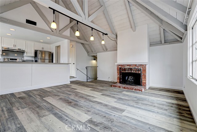 Building Photo - 2050 Loma Dr