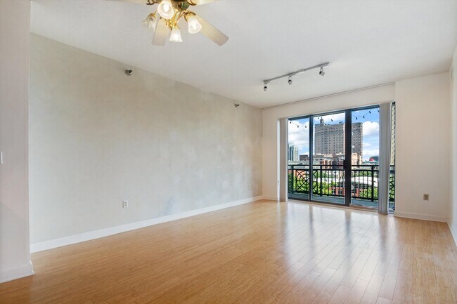 Foto del edificio - 5 E 14th Pl