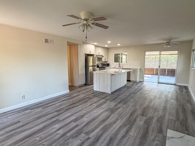 Building Photo - West Oxnard Home For Rent