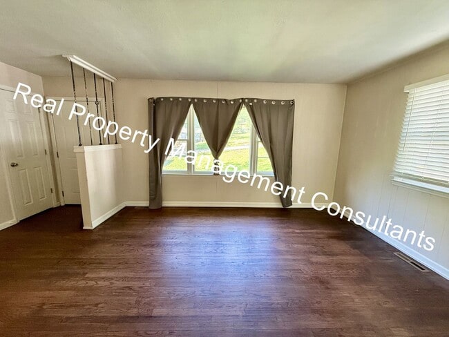 Building Photo - 2-Bedroom Home with Spacious Backyard & Deck