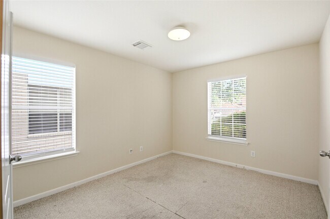 Foto del edificio - 526 Remington Lodge Ct