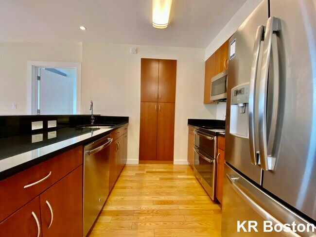 Building Photo - 11 Buswell St