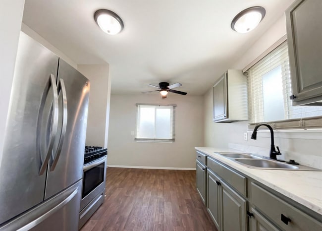 Building Photo - 7912 Pine St