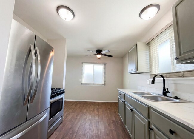 Foto del edificio - 7912 Pine St