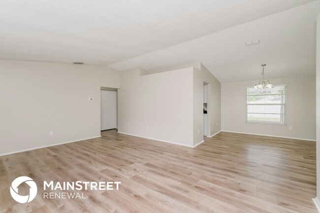 Foto del edificio - 706 Jacaranda Dr