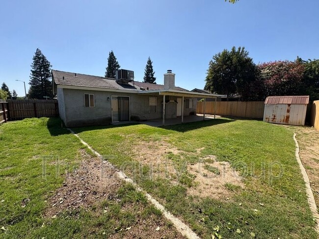 Building Photo - 2210 W Buena Vista Ave