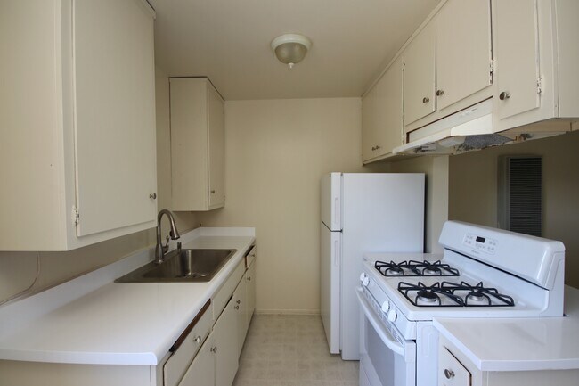 Foto del edificio - 530 N Wilson Ave