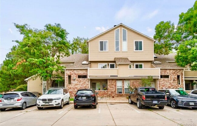 Building Photo - Stylish & Updated 1-Bedroom Loft Retreat i...