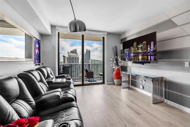 Foto del edificio - 45 SW 9th St