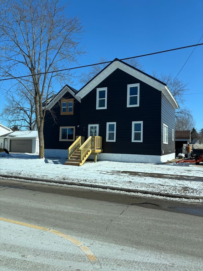 Building Photo - 317 smith