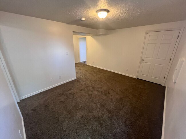 Building Photo - Lovely Townhouse for Rent in Orem, UT