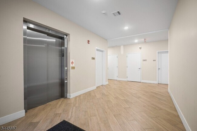 Foto del edificio - 723 Lorhan Dr