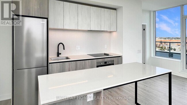 Photo du bâtiment - 2495 Eglinton Ave W