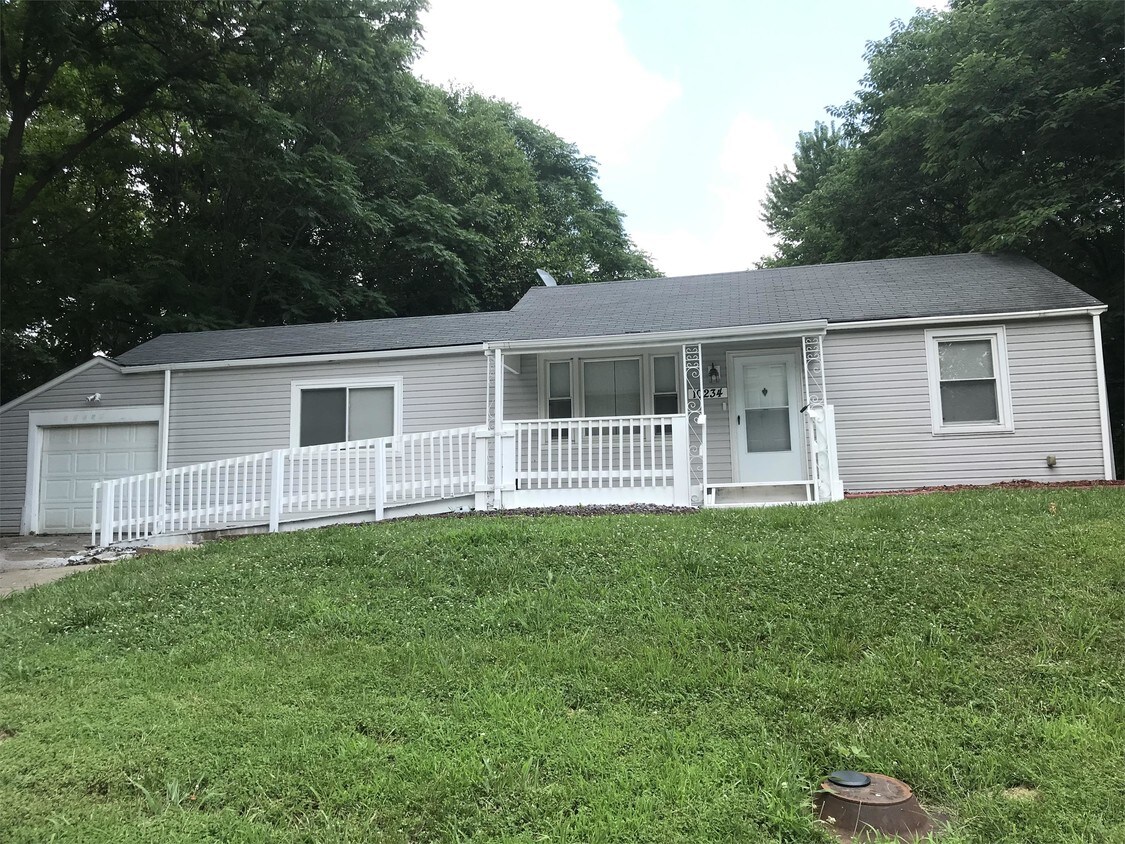 Foto principal - 10234 Imperial Dr