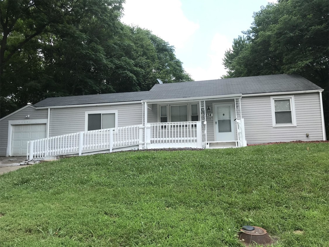 Primary Photo - 10234 Imperial Dr