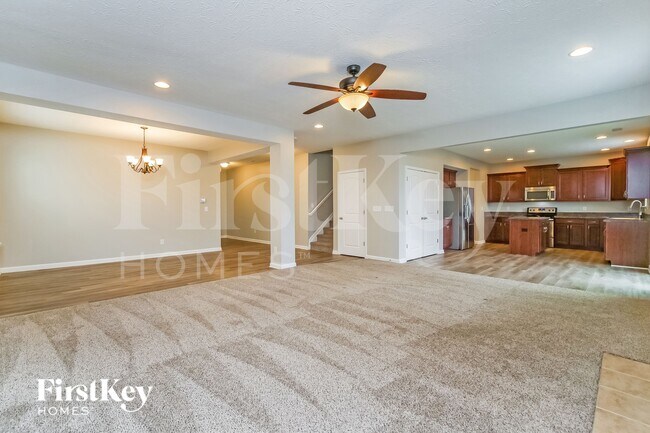 Building Photo - 5767 Blue Sky Dr