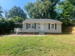 Building Photo - 2627 Brentwood Pl