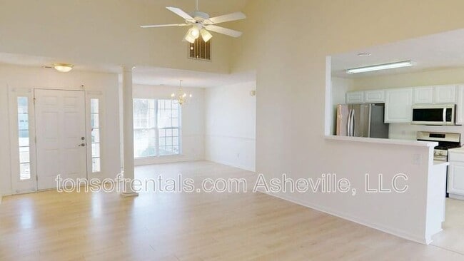 Building Photo - 342 Meadow Pathway Dr